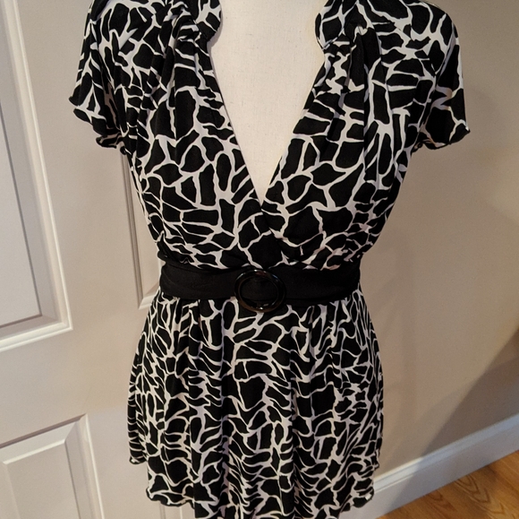 Deep V Neck Blouse with attached Waist Tie - Picture 16 of 16